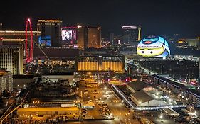 Penthouse Suite With Strip View At The Signature At Mgm Grand