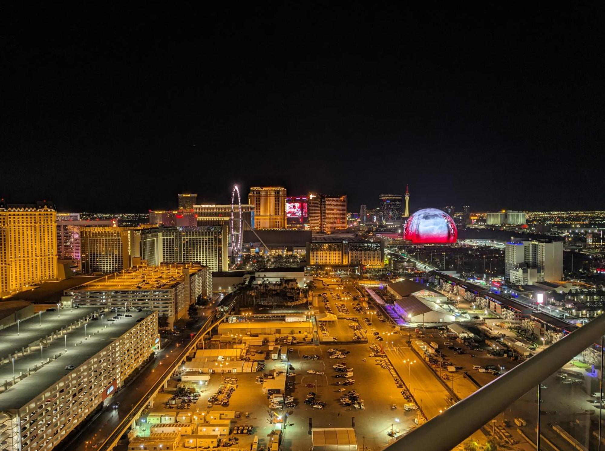 Penthouse Suite With Strip View At The Signature At Mgm Grand Las Vegas Exterior photo