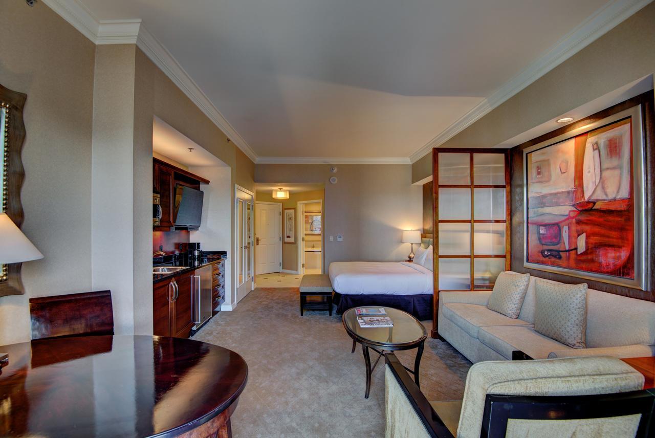 Penthouse Suite With Strip View At The Signature At Mgm Grand Las Vegas Exterior photo