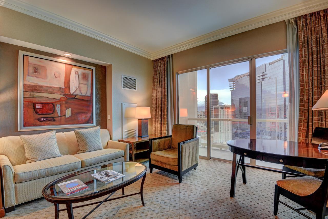 Penthouse Suite With Strip View At The Signature At Mgm Grand Las Vegas Exterior photo